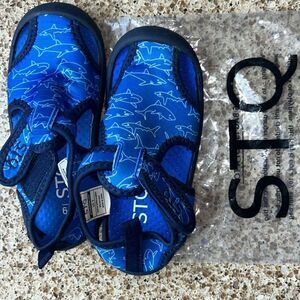 Royal 👸🫅 Blue 🌊 Shark 🦈 Print Mesh & Rubber Beach 🏖️ Sandals🩴 Grip Velcro
